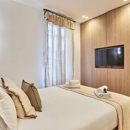 Modern 2 Bedrooms Center Of Apartment Paris