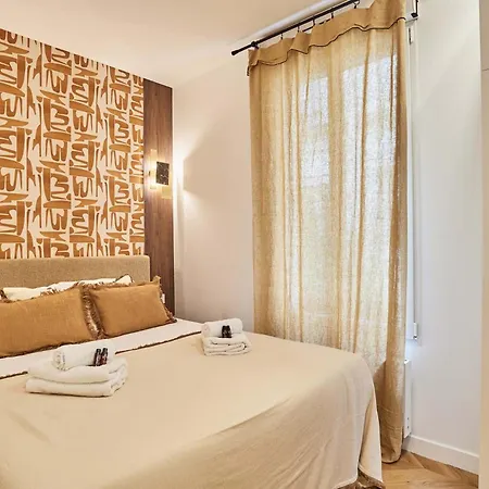 Modern 2 Bedrooms Center Of Apartment