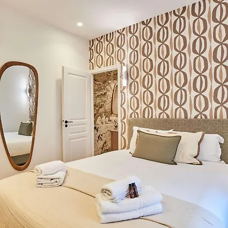 Modern 2 Bedrooms Center Of Apartment *