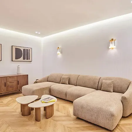 Modern 2 Bedrooms Center Of Apartment Paris
