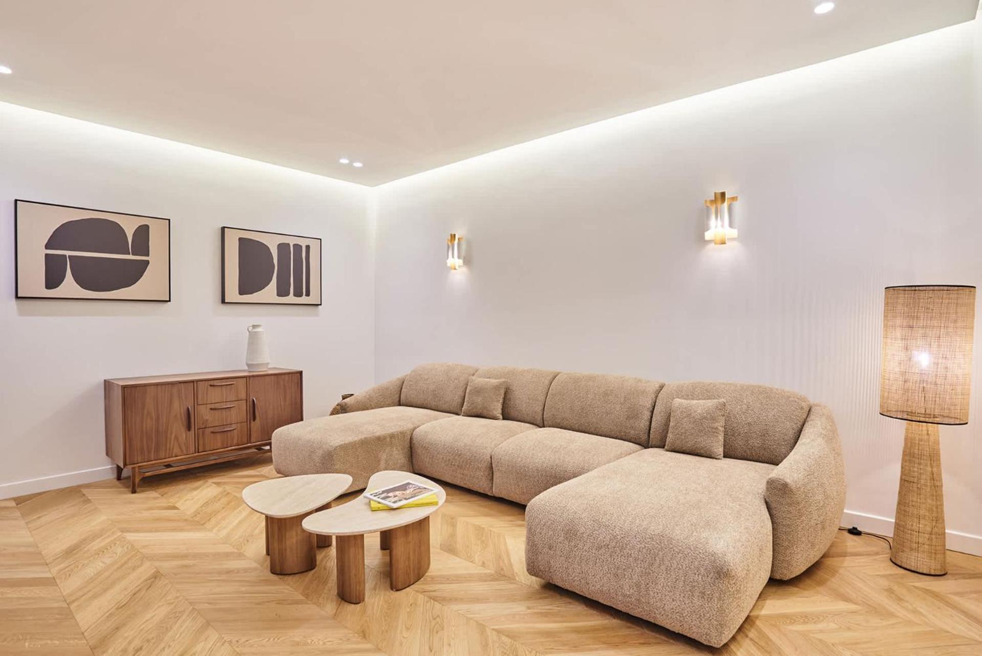 Modern 2 Bedrooms Center Of Apartment Paris